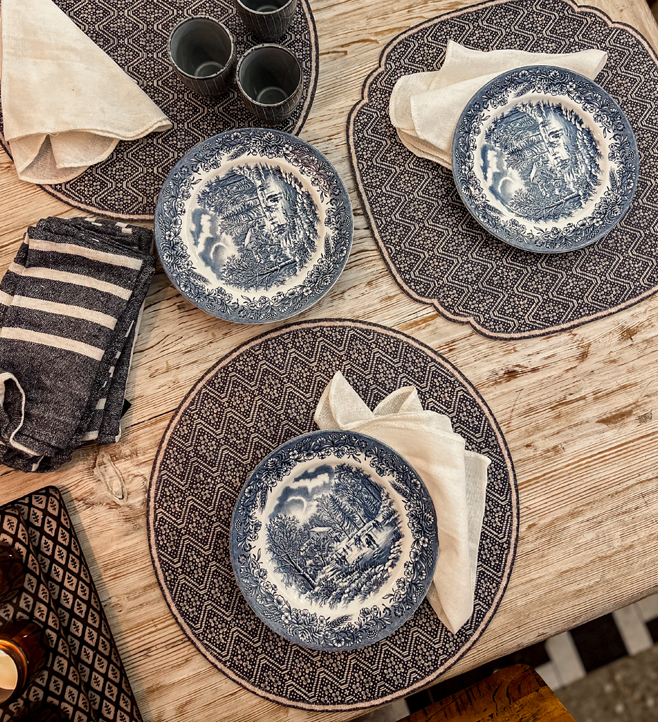 Elvis - פלייסמט פי וי סי עגול