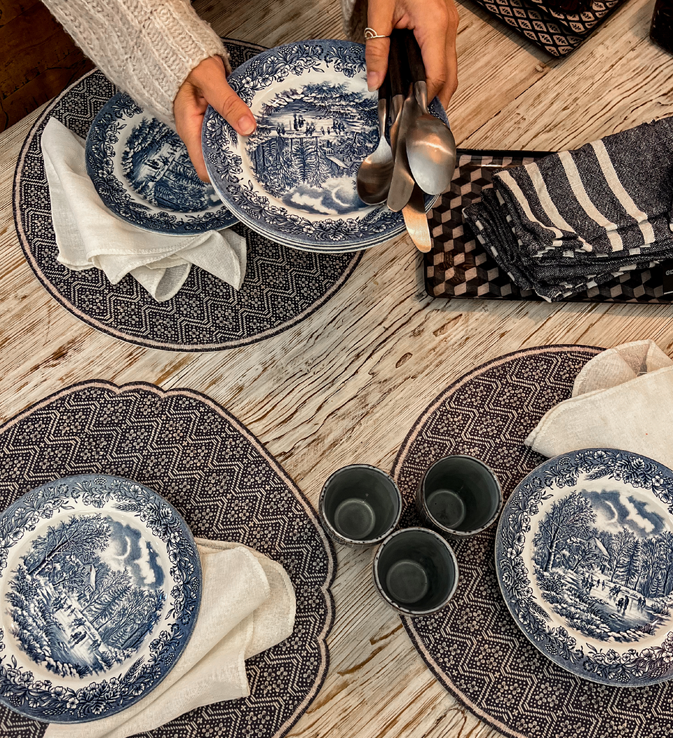 Elvis - פלייסמט פי וי סי עגול