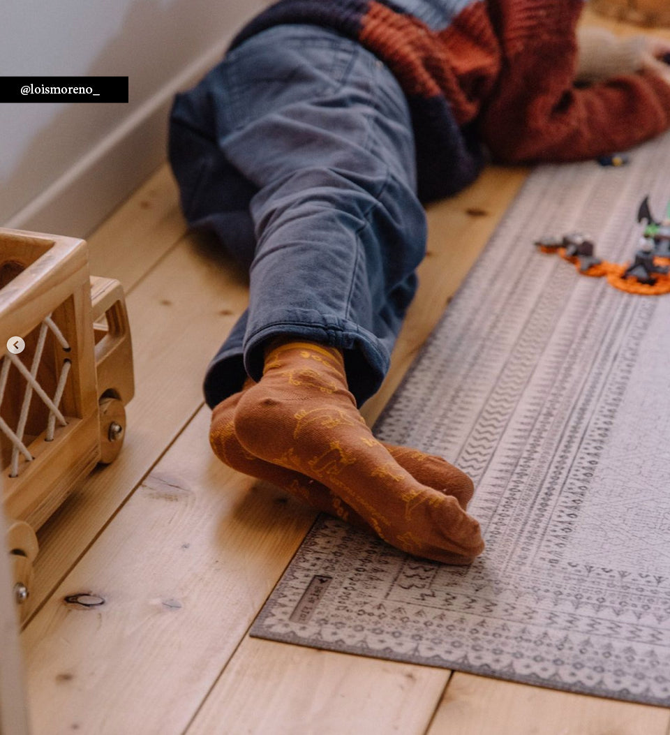 Emilia White - שטיח פי וי סי