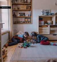 Emilia White - שטיח פי וי סי