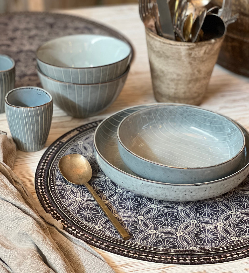 Royal Indigo Lace - פלייסמט פי וי סי עגול