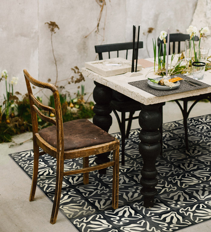 Borgo Lily Black Antique - Modu floor - שטיח פי וי סי