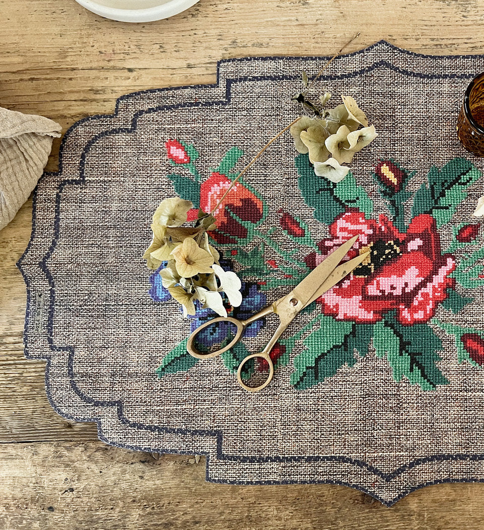 Gobelin Natural - פלייסמט פי וי סי בחיתוך צורני