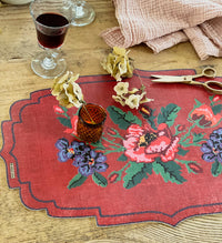 Gobelin Red - פלייסמט פי וי סי בחיתוך צורני