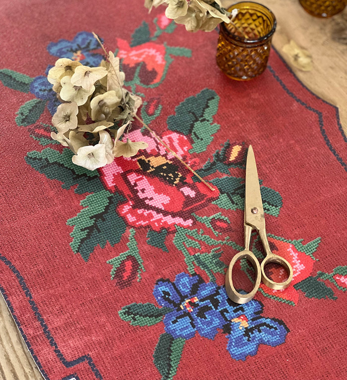 Gobelin Red - פלייסמט פי וי סי בחיתוך צורני