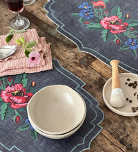 Gobelin Blue - פלייסמט פי וי סי בחיתוך צורני