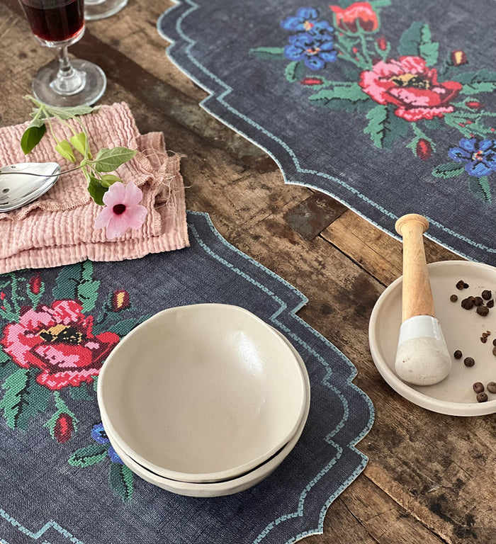 Gobelin Blue - פלייסמט פי וי סי בחיתוך צורני