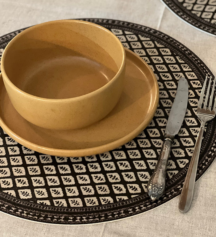 Jaipur Black - פלייסמט פי וי סי עגול
