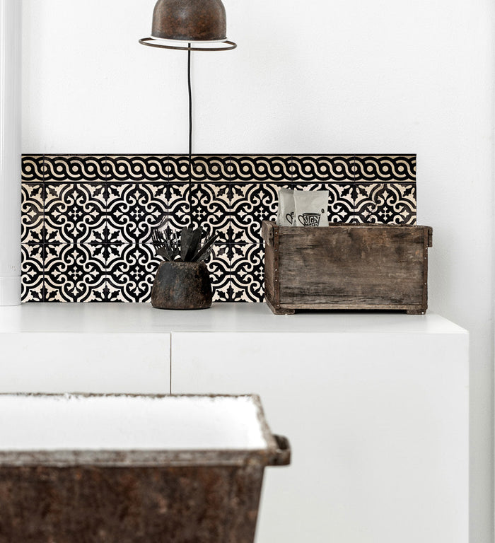 Mountain B&W Vinyl Backsplash - מדבקות קיר